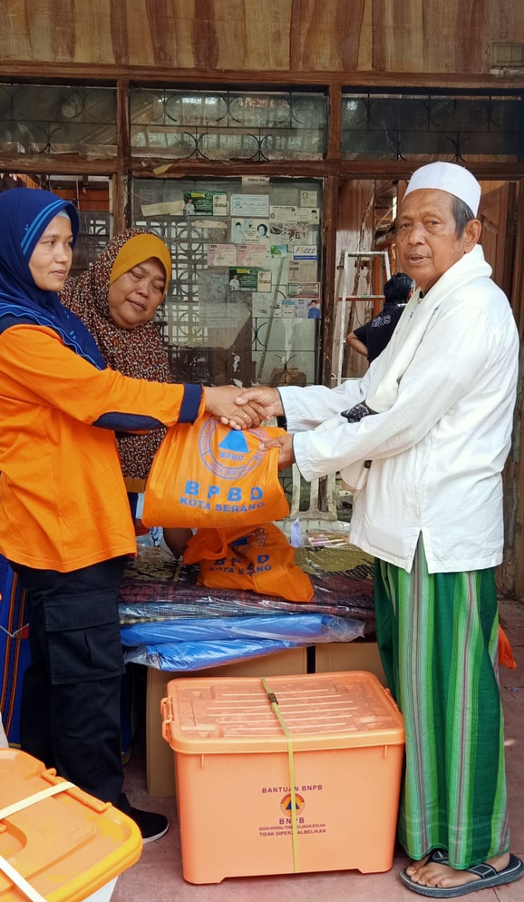 Dampak Curah Hujan Yang Tinggi Merobohkan Salah Satu Rumah Warga di Kota Serang